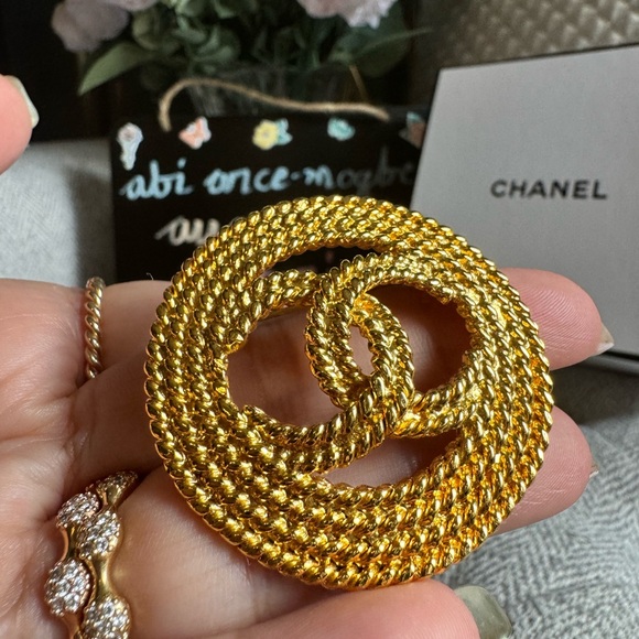 Chanel Vuntage Brooch *PRICE is FIRM* - Picture 15 of 15